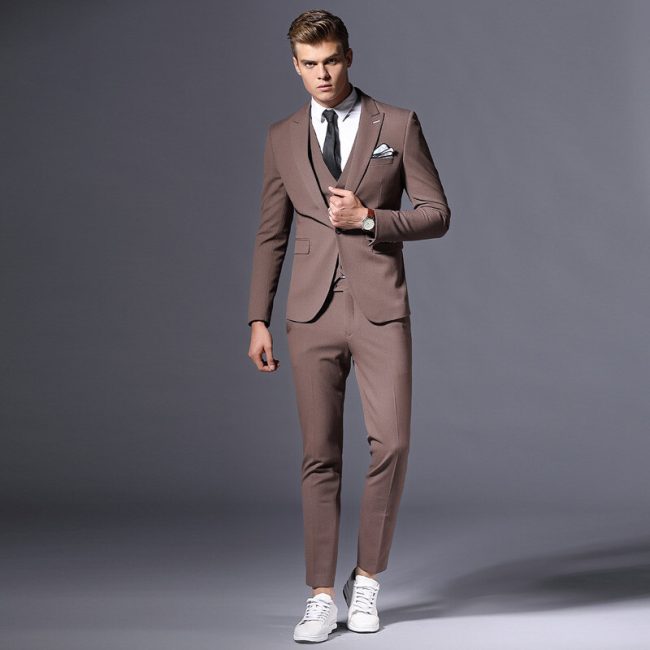 Light gray formal suits for corporate workwear (3)