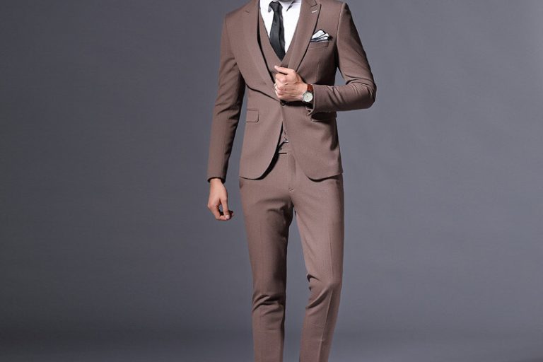 Light gray formal suits for corporate workwear (3)